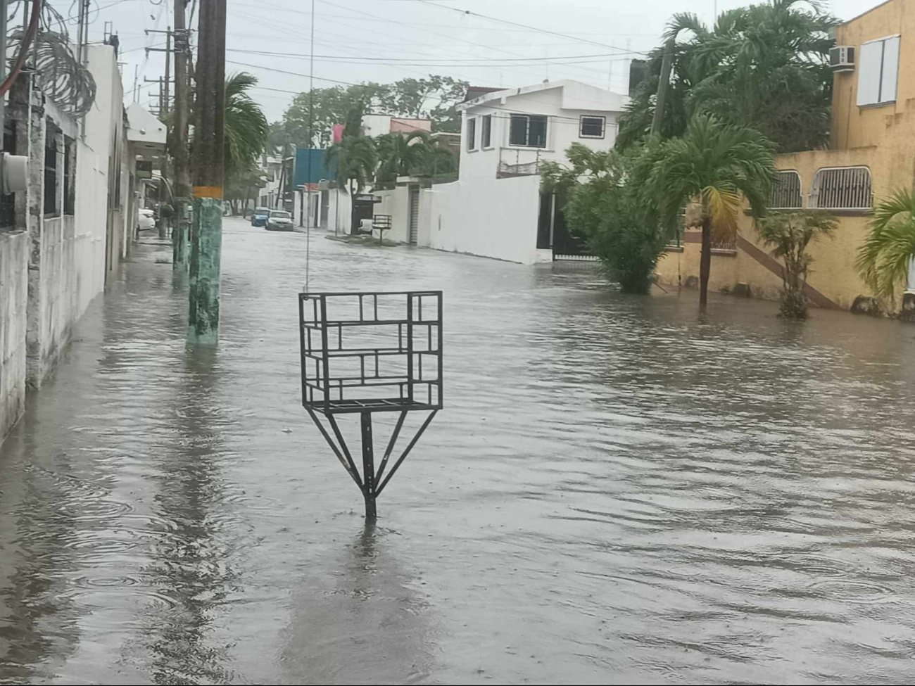 Las lluvias registradas durante los últimos días han afectado las vialidades de la ciudad de Chetumal Las lluvias registradas durante los últimos días han afectado las vialidades de la ciudad de Chetumal