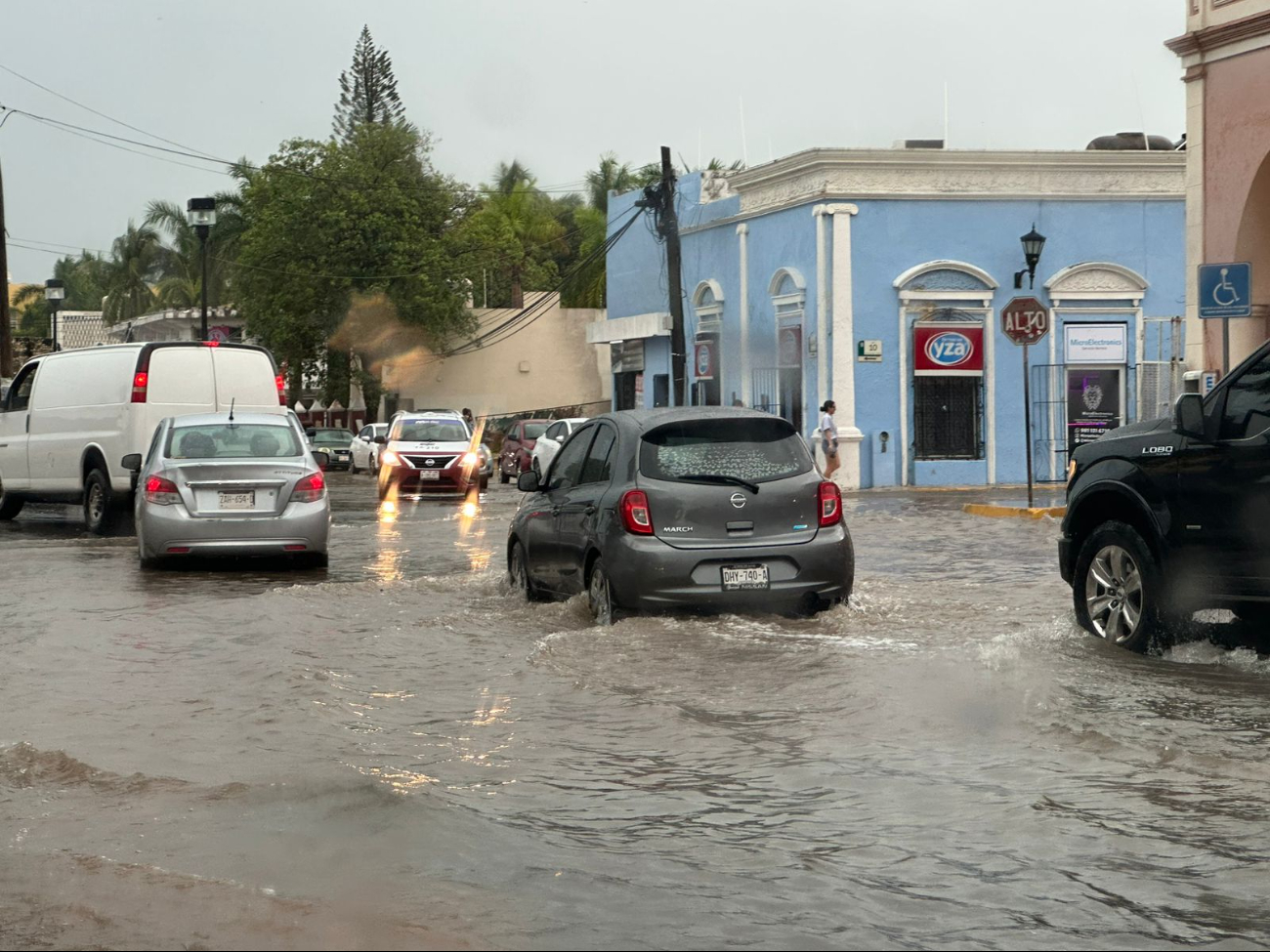 Se prevén más lluvias por influencia de una onda tropical y canales de baja presión. Se prevén más lluvias por influencia de una onda tropical y canales de baja presión.