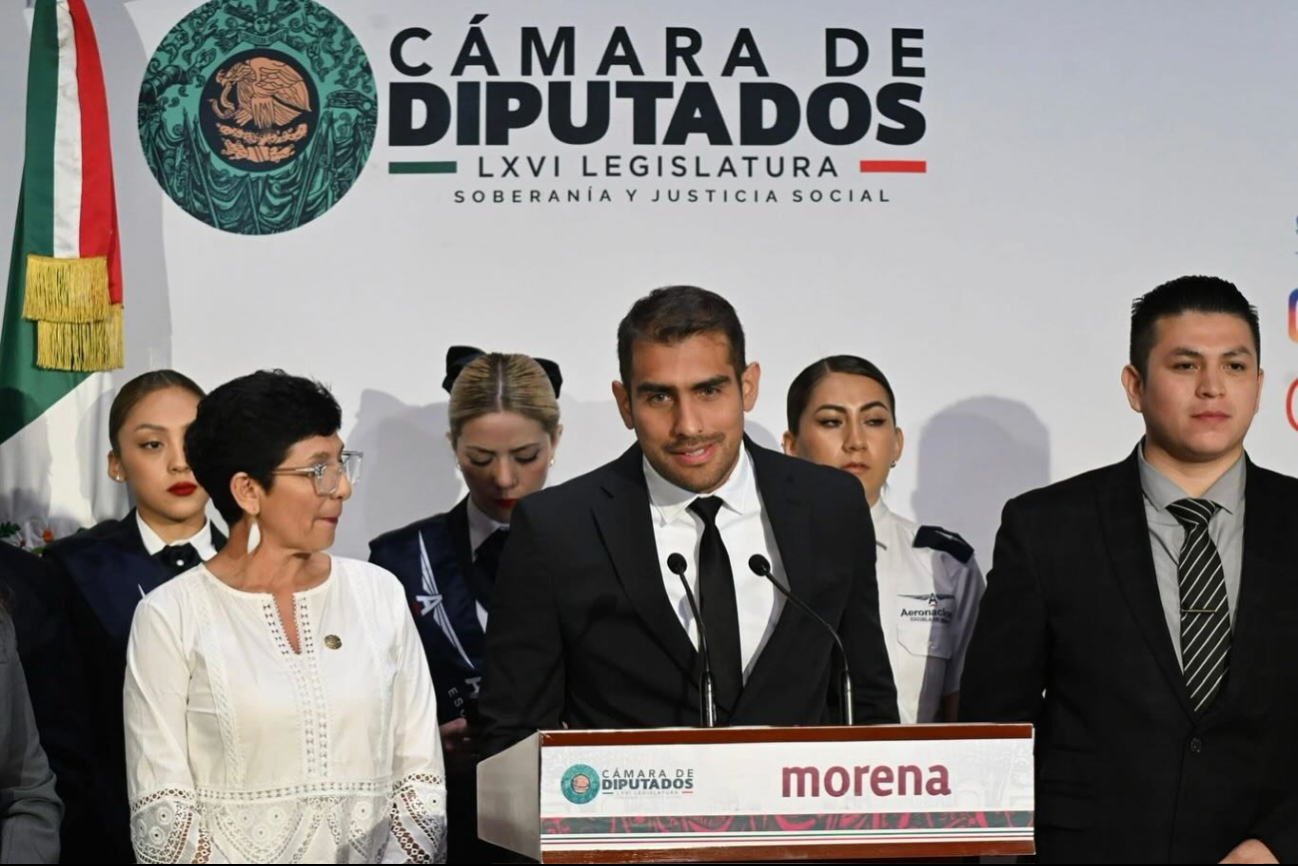 Roger Castillo, orgullo campechano: Cámara de Diputados reconoce al piloto que evitó tragedia aérea