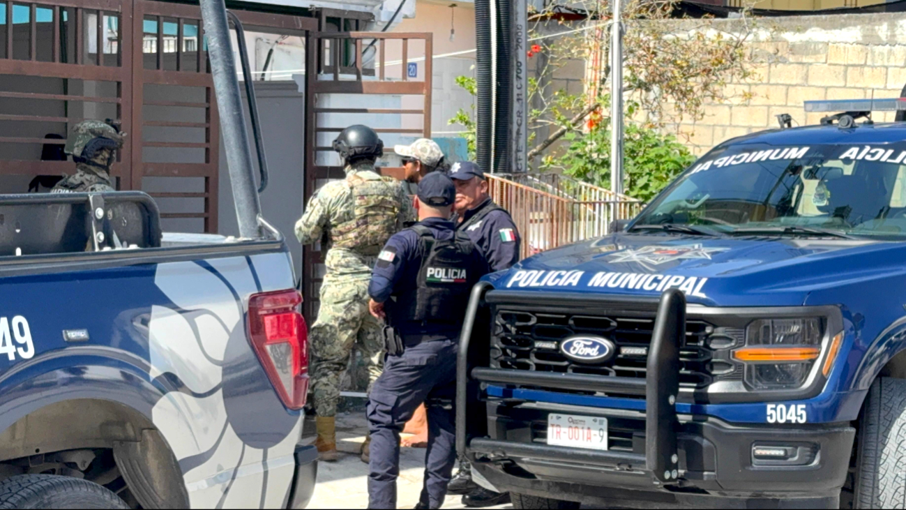 Los sospechosos escaparon en un vehículo de color negro ante la intervención de los vecinos Los sospechosos escaparon en un vehículo de color negro ante la intervención de los vecinos