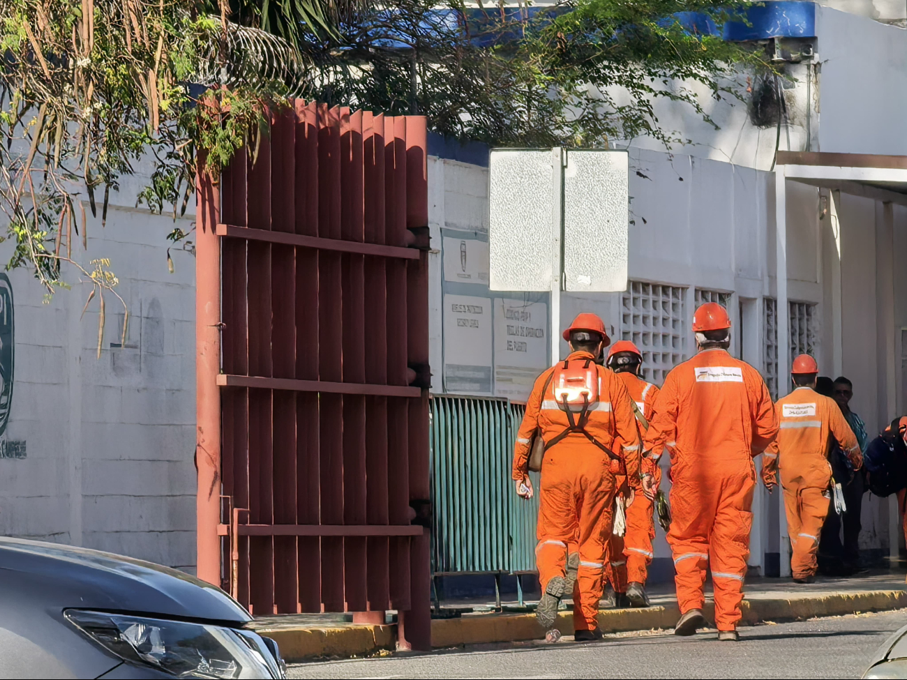 Crisis por impago de PEMEX deja más de 10 mil empleos perdidos en Ciudad del Carmen