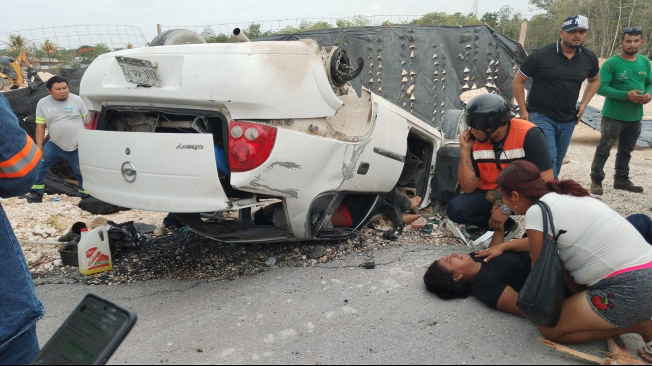 Pareja sufre accidente vial en la avenida José López Portillo