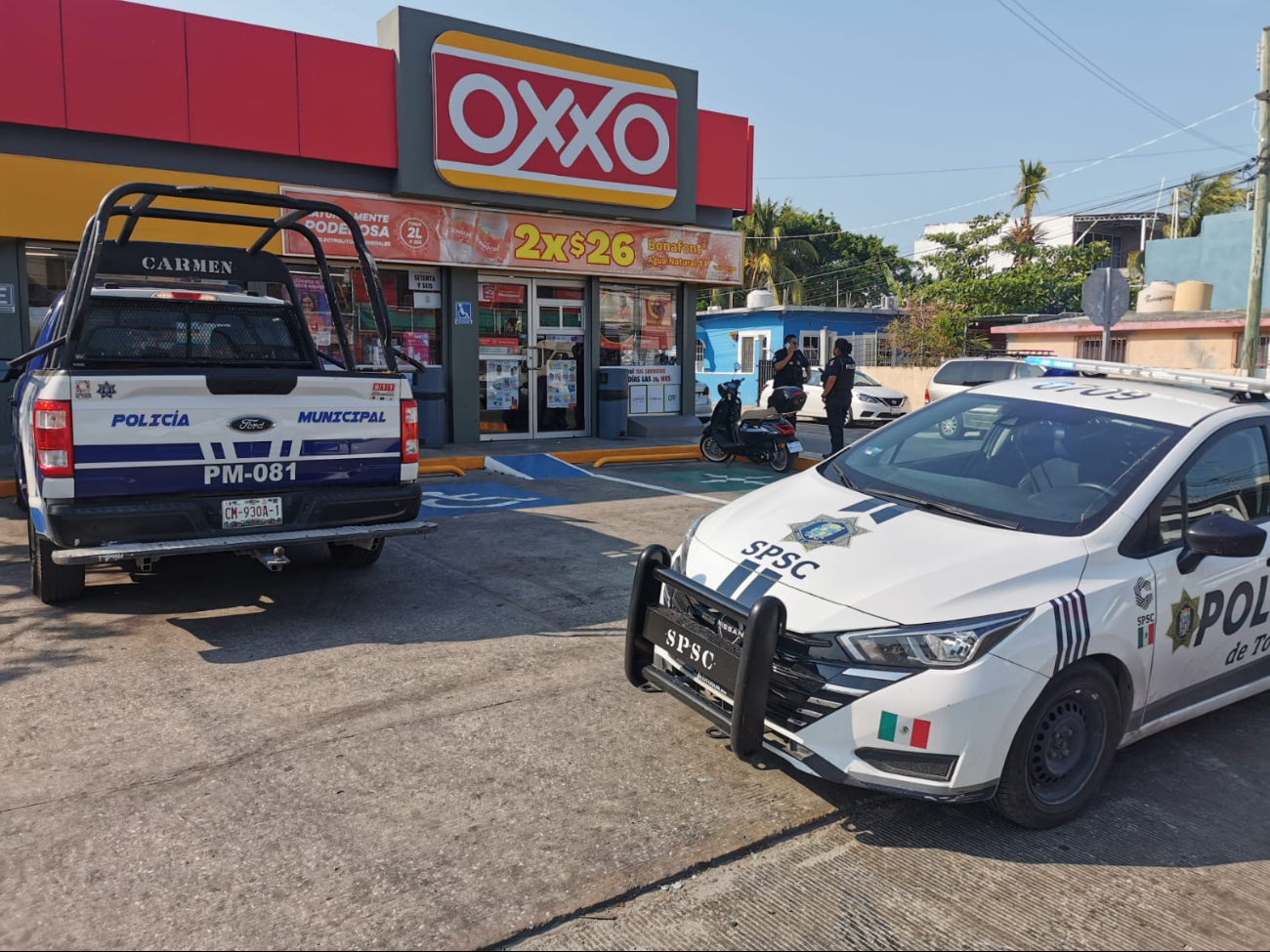Fuerte movilización tras asalto violento a Oxxo de la colonia Obrera en Ciudad del Carmen
