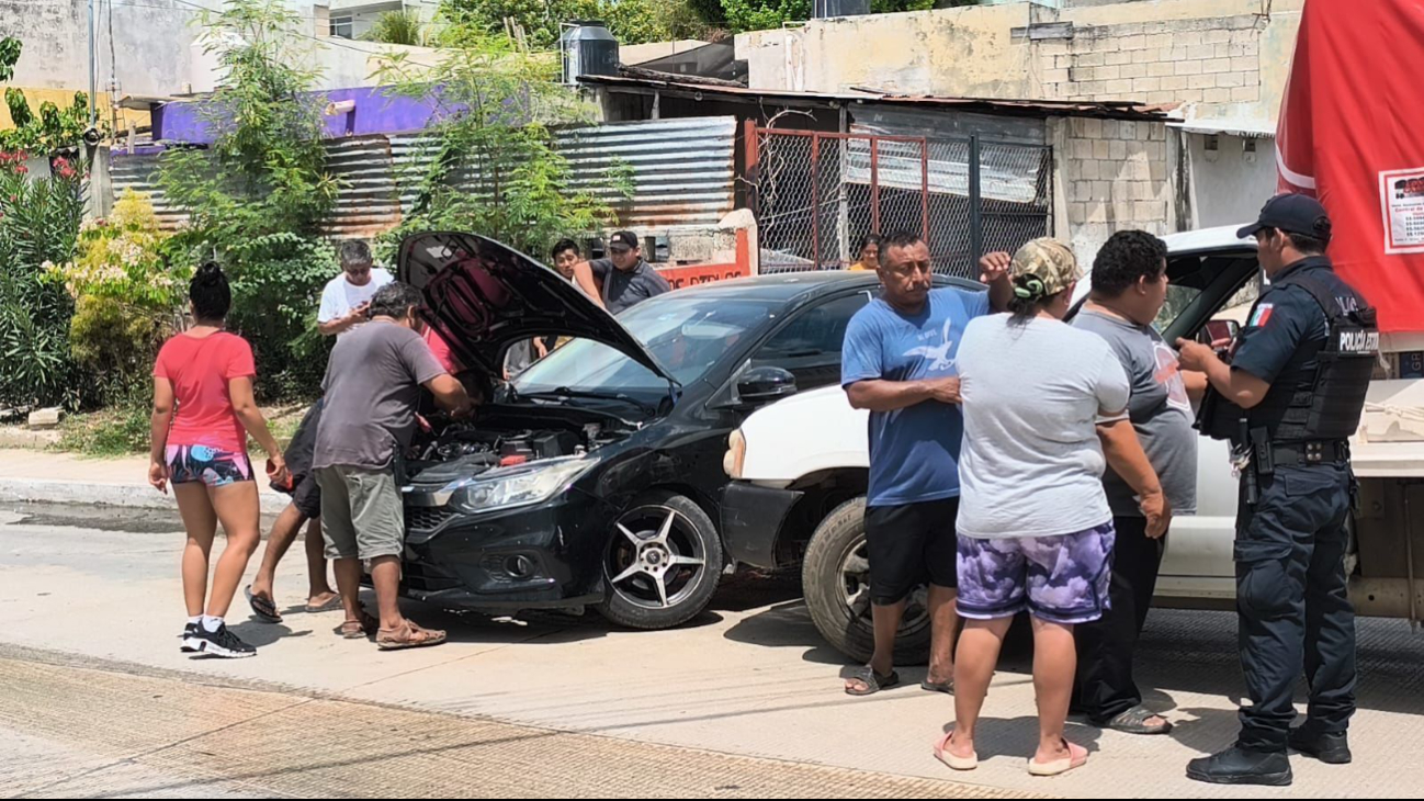 Sin heridos tras accidente en colonia Bellavista por derrape