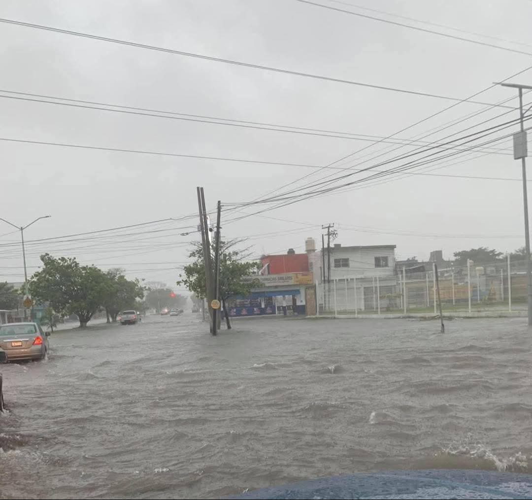 A pesar de las inundaciones en puntos álgidos como el Reloj de las Tres Caras, Chechén, y La Caleta, la situación se normalizó en pocas horas.
