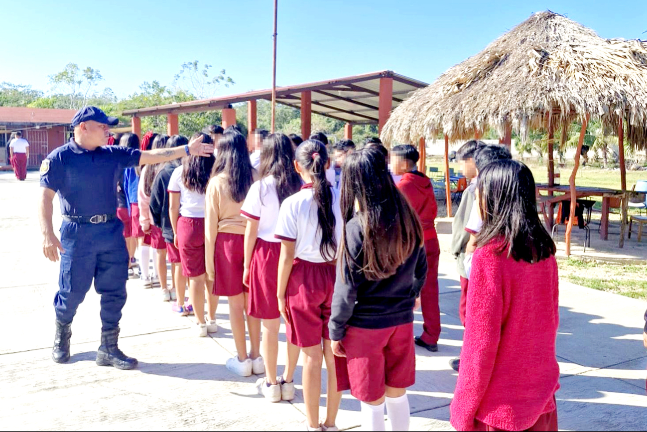 Algunos opinan que este problema social comienza fuera del hogar, cuando los muchachos están expuestos. Algunos opinan que este problema social comienza fuera del hogar, cuando los muchachos están expuestos.