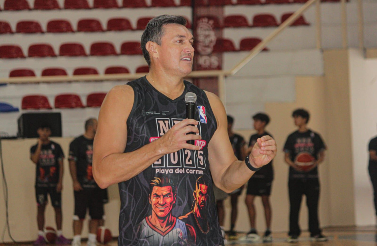 Eduardo Nájera platicó con los asistentes y compartió la historia de su carrera.