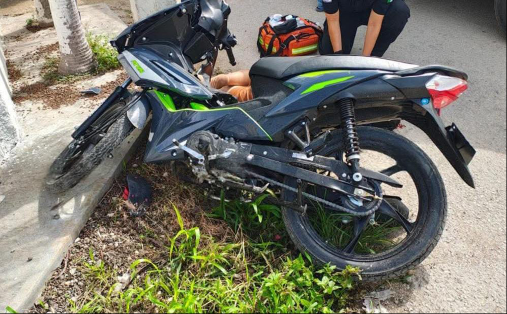 El conductor del biciclo resultó con trauma craneal y con las piernas fracturadas