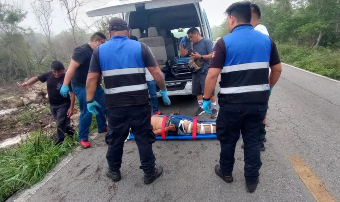 Luego de un baile en Cacalchén, un motociclista se sale de la carretera; su pareja pierde la vida