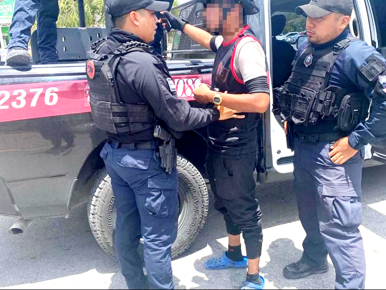 Existen también agresores que, mediante el acoso escolar llamado bullying, causan daño emocional a sus compañeros. Existen también agresores que, mediante el acoso escolar llamado bullying, causan daño emocional a sus compañeros.