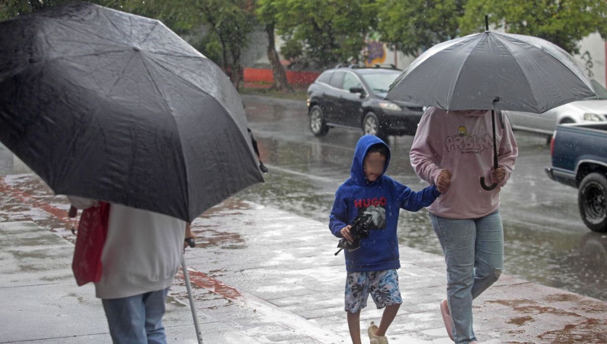 Hasta el momento, las autoridades no han reportado daños graves ni víctimas, pero se mantiene activa la vigilancia en la trayectoria de “Barry”