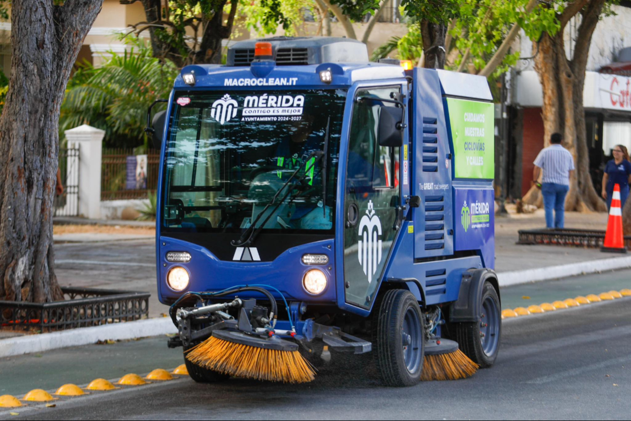 La alcaldesa Cecilia Patrón promueve la limpieza de las calles de Mérida