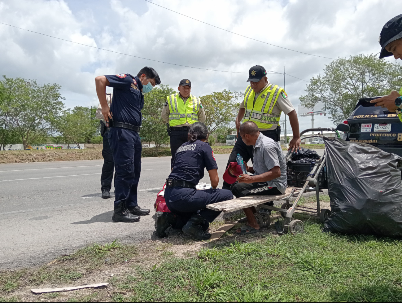 Hombre se desmaya y convulsiona cuando intentaba cruzar el Periférico de Mérida