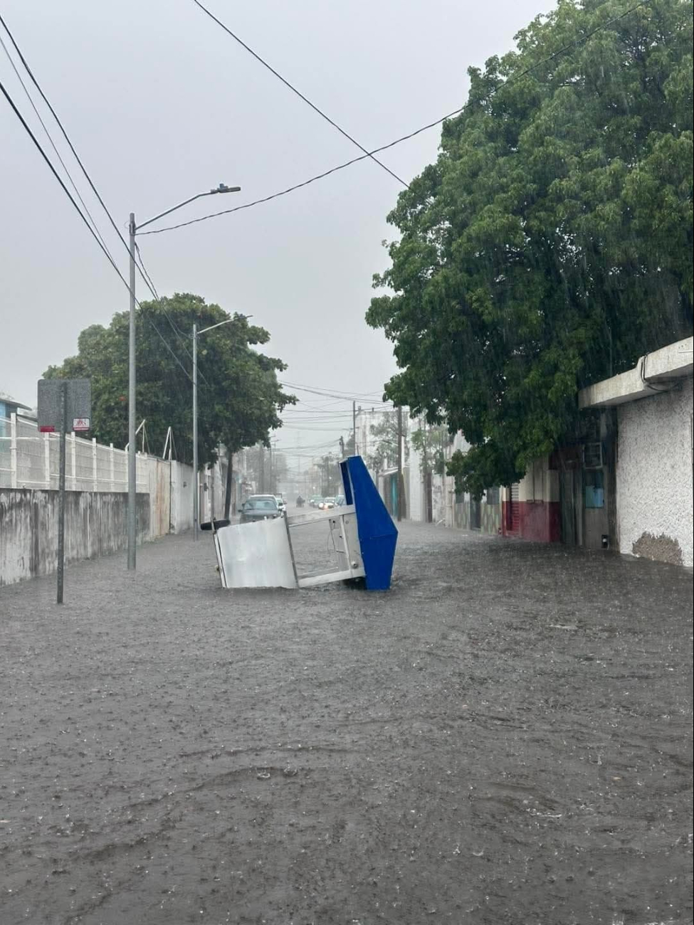 Se registraron cortes de energía eléctrica durante la tormenta, pero la CFE los atendió una vez que las condiciones meteorológicas mejoraron