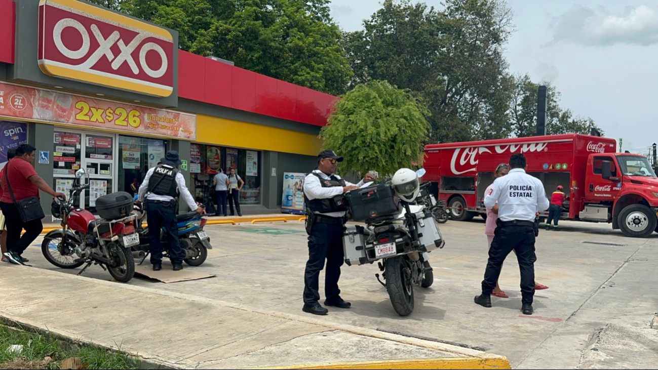 Por no respetar su alto, conductora embiste y lesiona a motociclista en Campeche