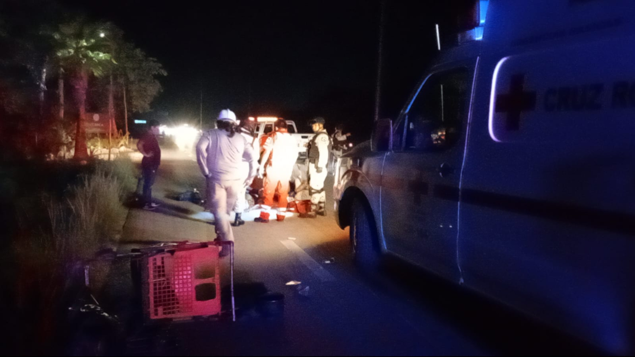 La mujer atropellada y el conductor de la motocicleta resultaron con sustentosas heridas La mujer atropellada y el conductor de la motocicleta resultaron con sustentosas heridas