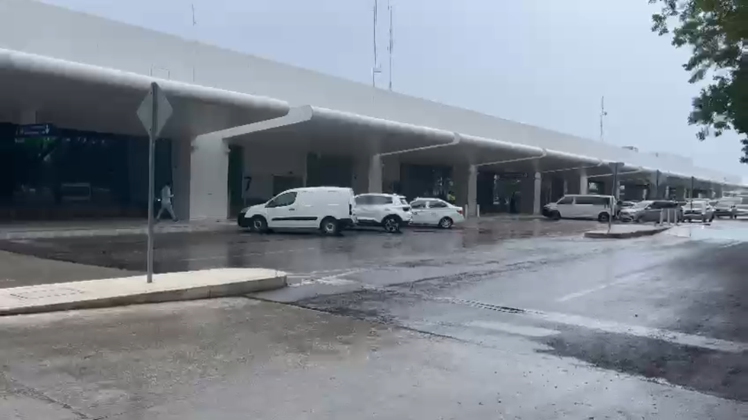 Reportan baja afluencia en el aeropuerto de Cancún tras inicio del operativo contra el transporte ilegal Reportan baja afluencia en el aeropuerto de Cancún tras inicio del operativo contra el transporte ilegal