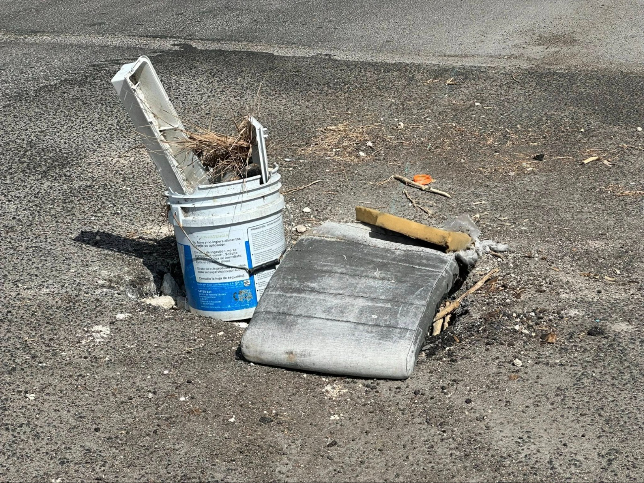 Se han registrados casos de accidentes, en donde habitantes han caído en las coladeras Se han registrados casos de accidentes, en donde habitantes han caído en las coladeras