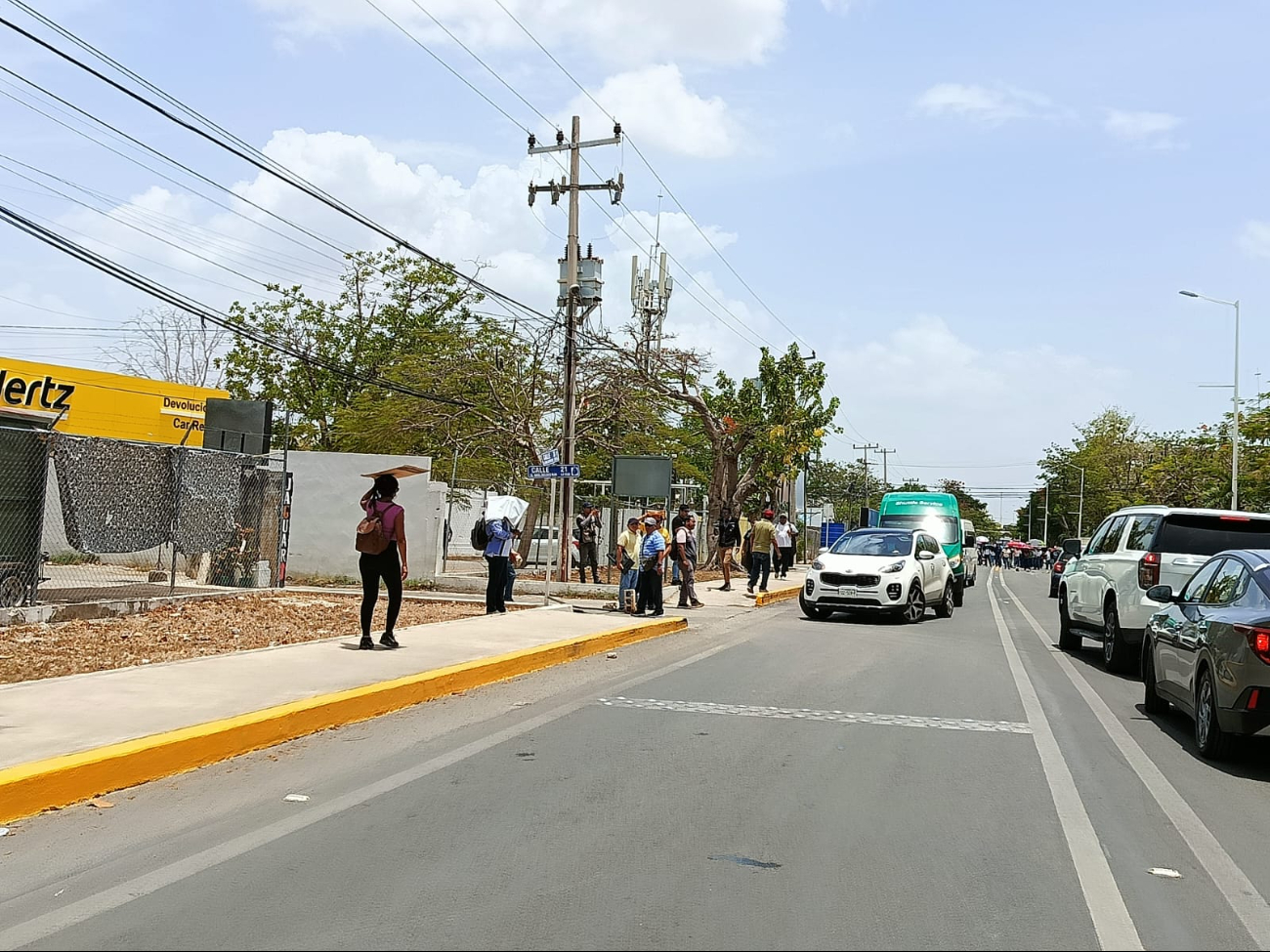 Autos fueron afectados al no poder circular en la avenida Internacional de Mérida Autos fueron afectados al no poder circular en la avenida Internacional de Mérida