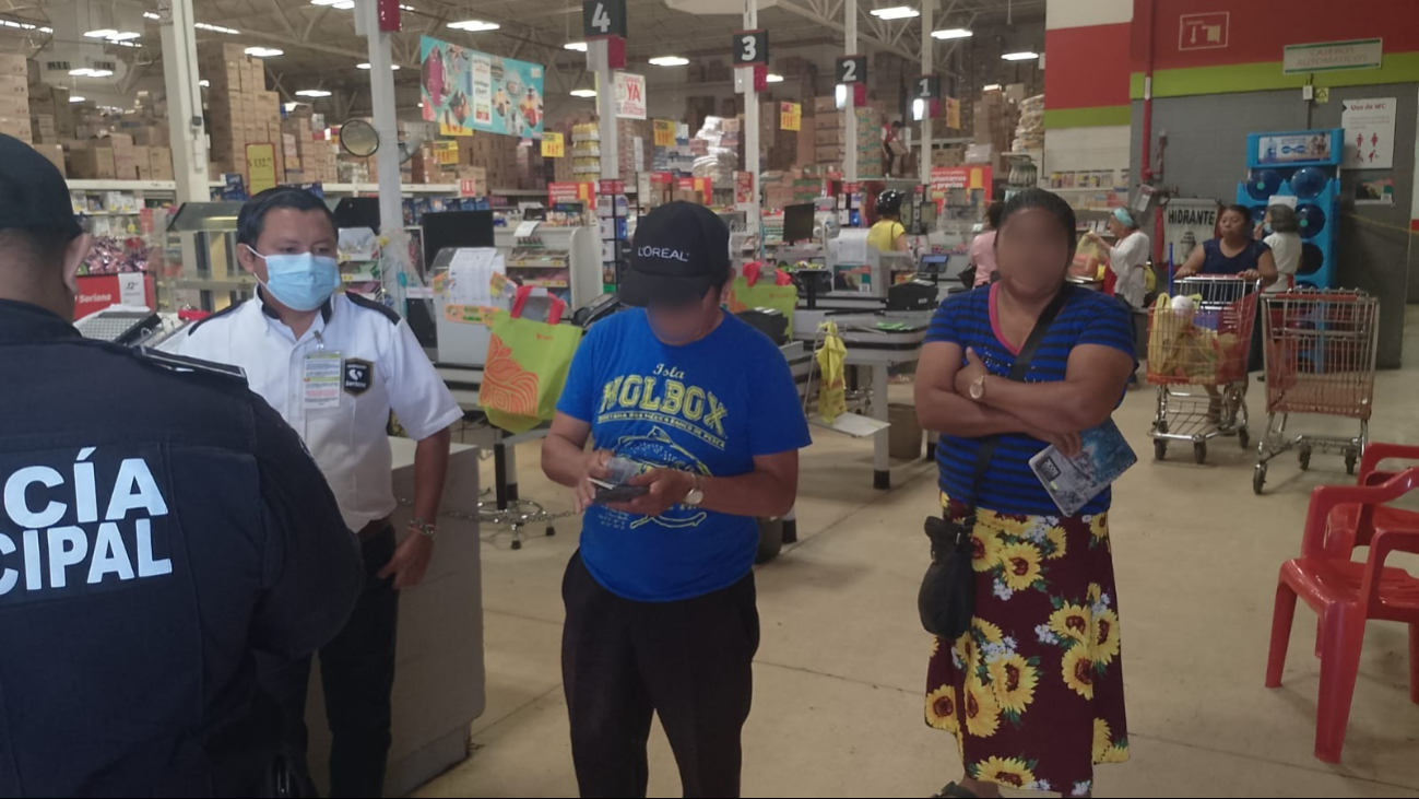 Cajera de una cadena de tiendas detectó un billete de 500 apócrifo en Tizimín Cajera de una cadena de tiendas detectó un billete de 500 apócrifo en Tizimín