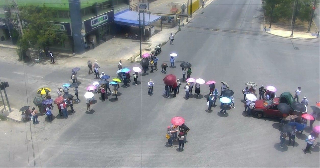 Maestros de la CNTE mantienen sus bloqueos en Mérida