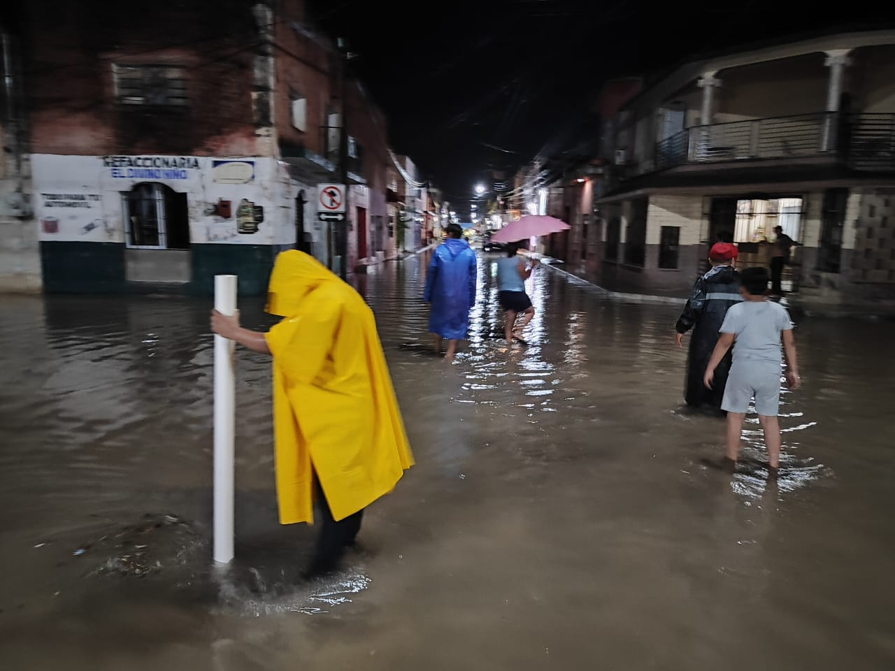 n Peto, las intensas lluvias dejaron como saldo varias vialidades sin circulación y anegadas n Peto, las intensas lluvias dejaron como saldo varias vialidades sin circulación y anegadas