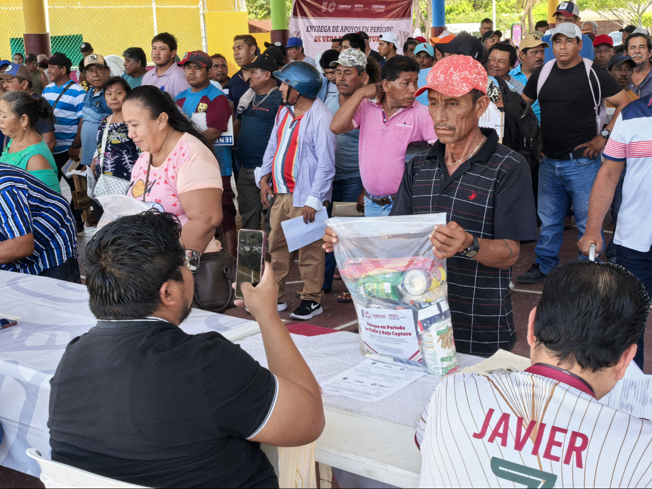 INPESCA entrega apoyos a más de 2,600 pescadores en Carmen
