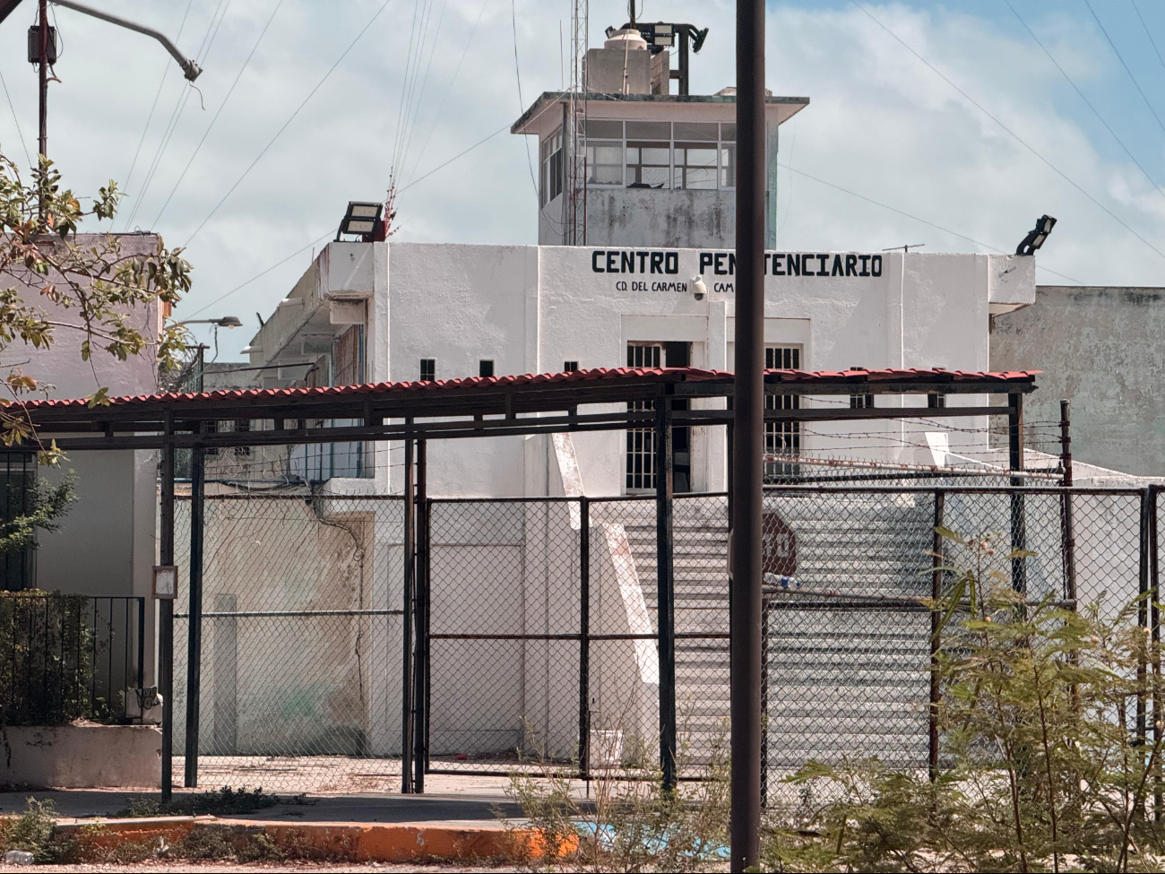 Cateo en penal de Ciudad del Carmen revela drogas, celulares y efectivo