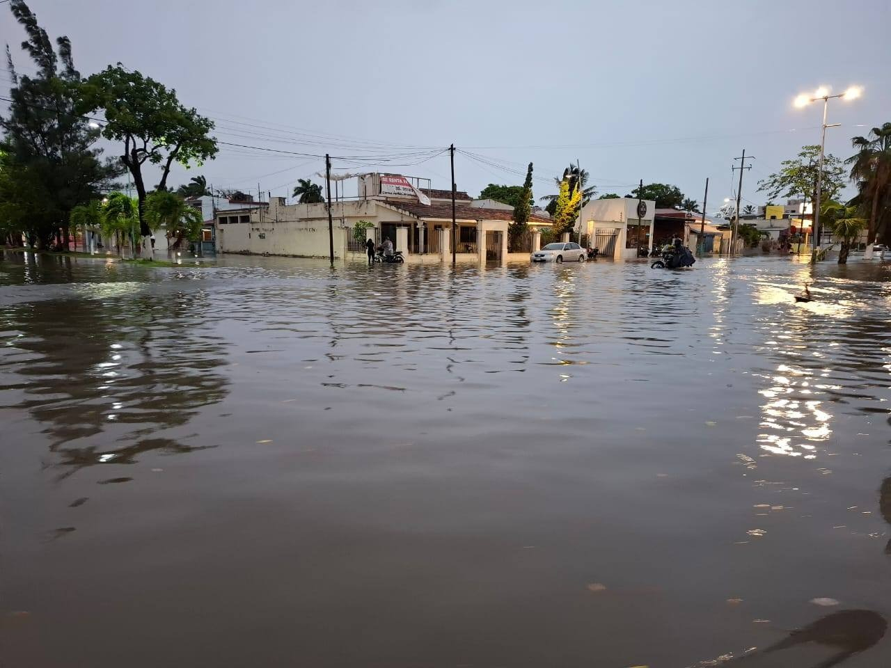 Habitantes de Chetumal, preocupados por los estragos de las lluvias