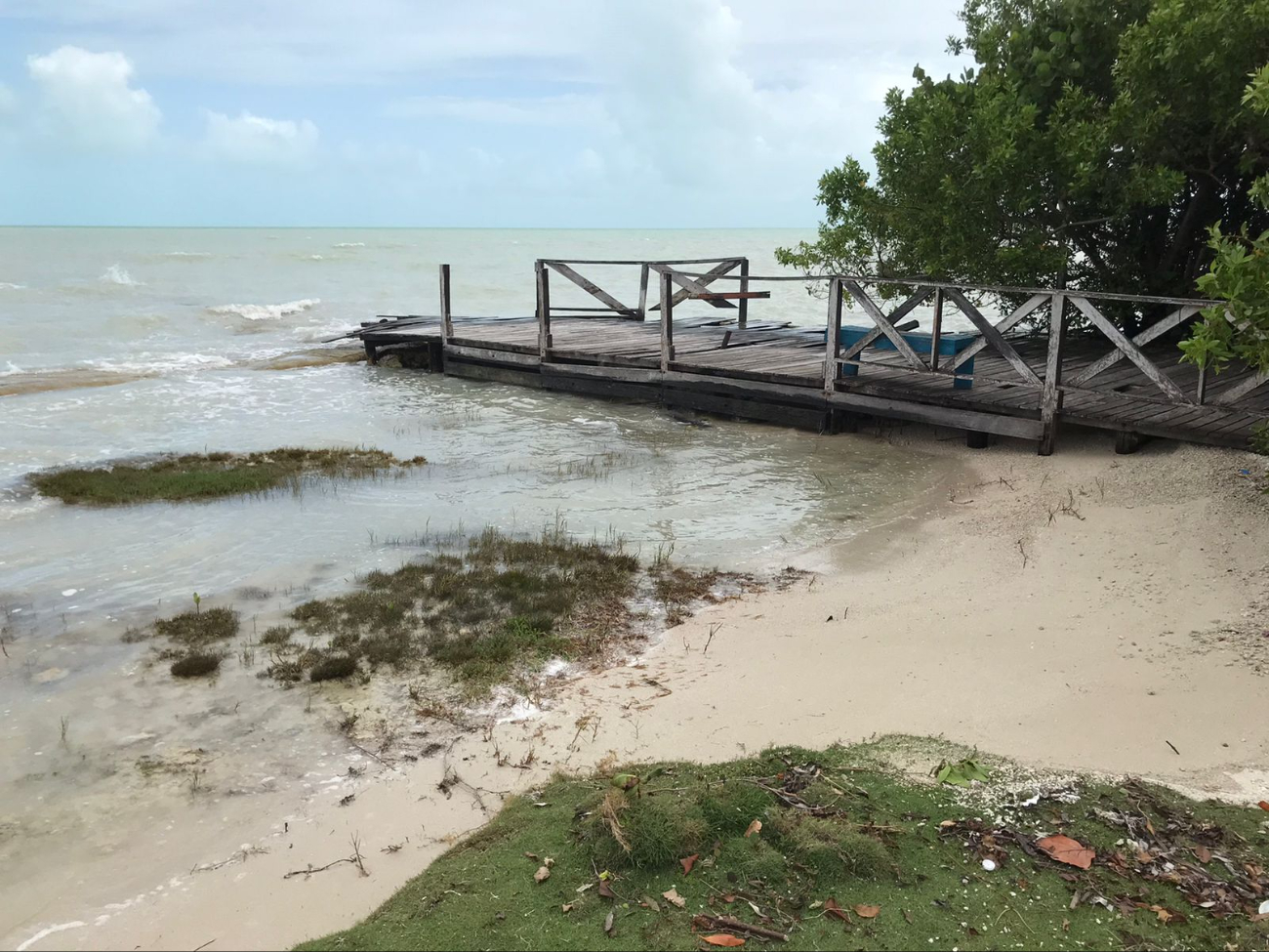 Chetumalenses reportan el abandono de la playa “Dos Mulas" por las autoridades