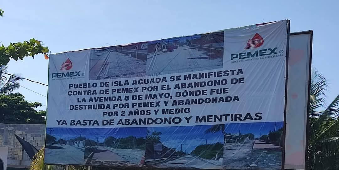 Aguadeños acusan a PEMEX de mentir y abandonar avenida 5 de Mayo