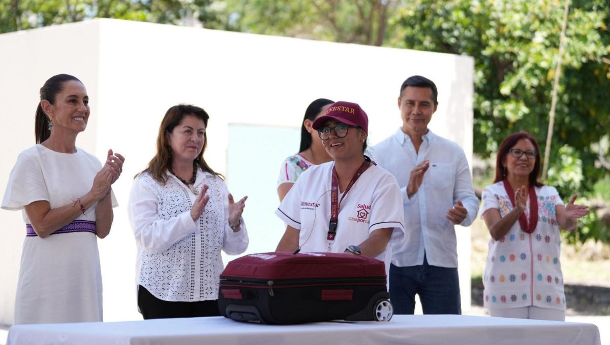 La presidenta Claudia Sheinbaum anunció que este esquema permitirá construir un historial médico nacional para cada adulto mayor La presidenta Claudia Sheinbaum anunció que este esquema permitirá construir un historial médico nacional para cada adulto mayor