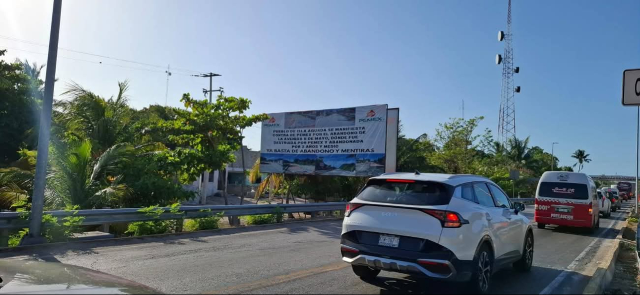 Los pobladores acusan a PEMEX de mentir y abandonar por más de dos años la obra. Los pobladores acusan a PEMEX de mentir y abandonar por más de dos años la obra.