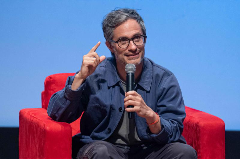 Gael García Bernal comparte experiencias con el público de Yucatán en el Gran Museo del Mundo Maya