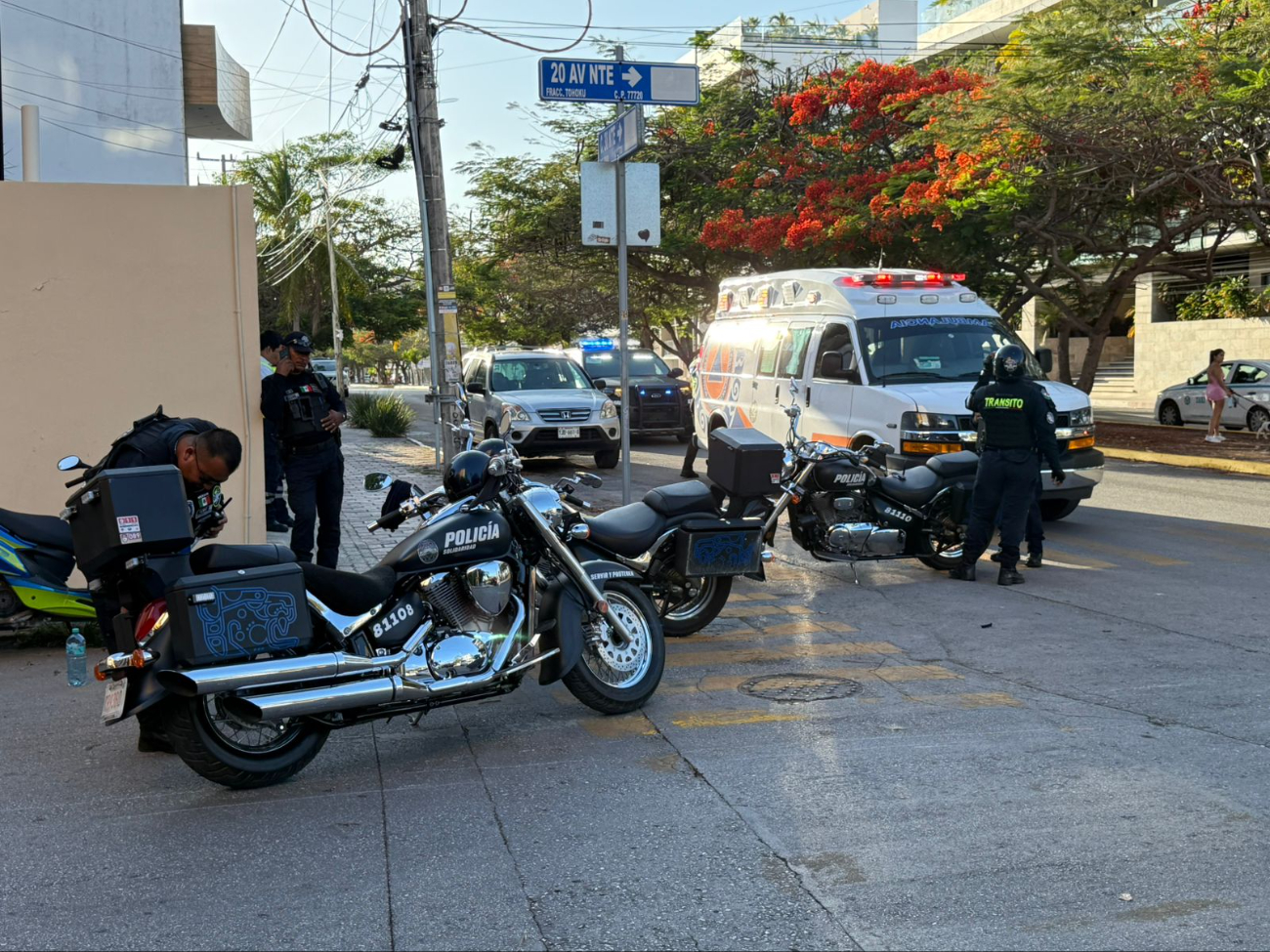 Otros elementos policiacos de Tránsito llegaron al sitio. Otros elementos policiacos de Tránsito llegaron al sitio.