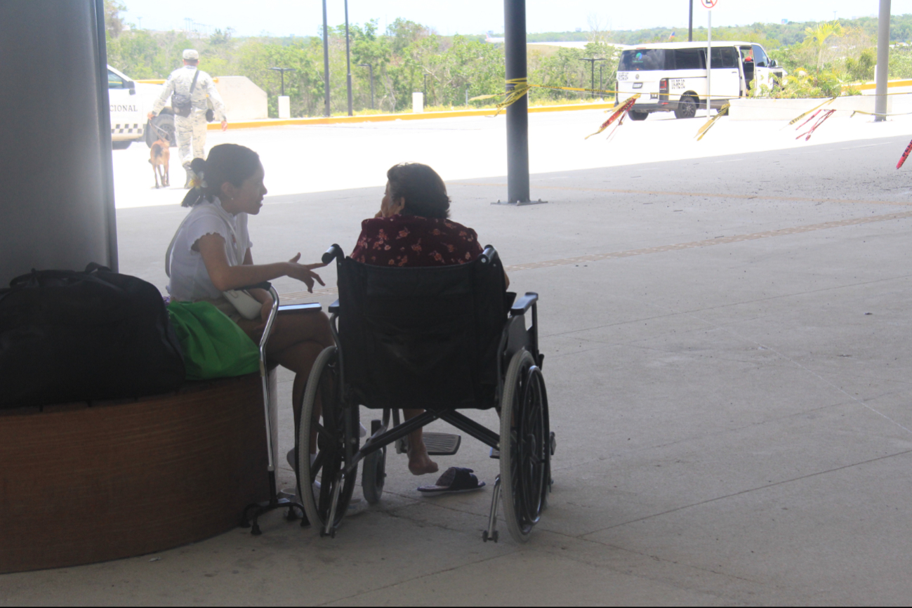 América y su abuelita viajaron a Cancún para visitar a su familia América y su abuelita viajaron a Cancún para visitar a su familia