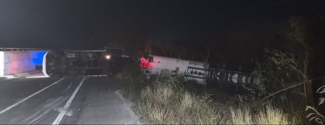 Vuelca pipa de gas LP en carretera Campeche–Champotón; no hubo lesionados