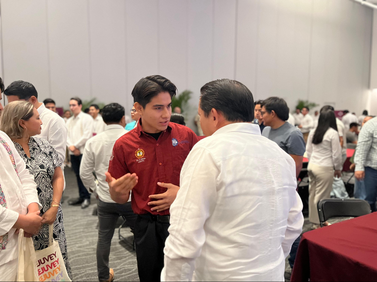 El Gobierno de Yucatán prioriza a los estudiantes El Gobierno de Yucatán prioriza a los estudiantes