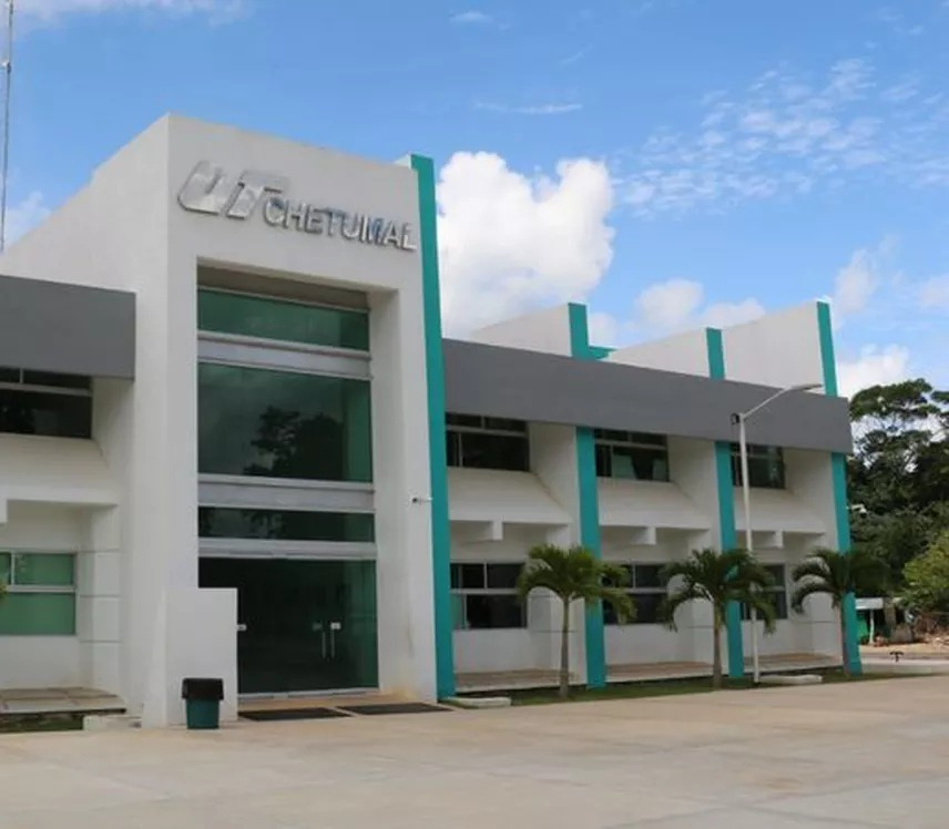 Muchos alumnos gastan más de 200 pesos para poder llegar a la universidad. Muchos alumnos gastan más de 200 pesos para poder llegar a la universidad.