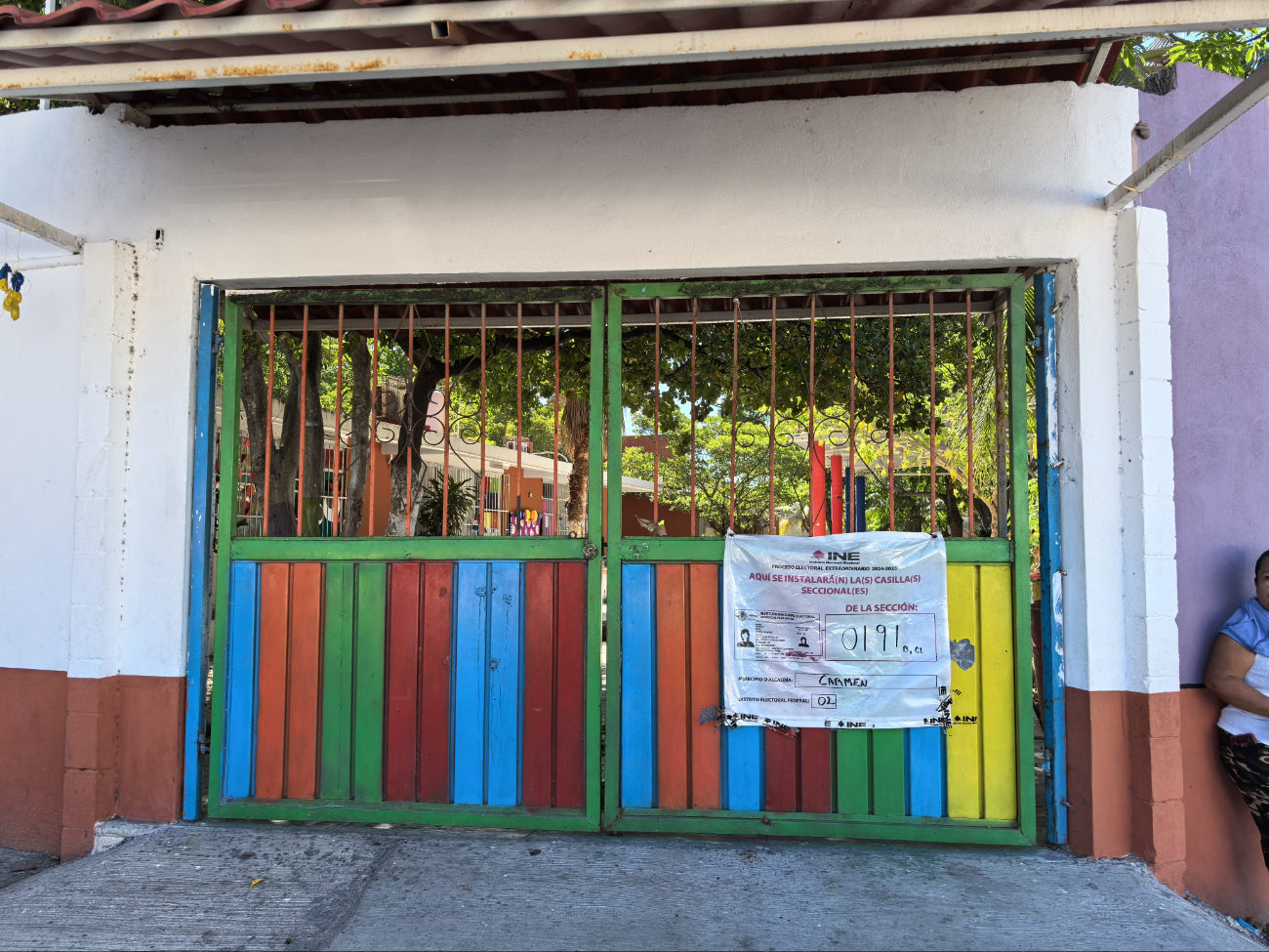 No hubo clases en el jardín de niños, porque nadie pudo abrir las puertas. No hubo clases en el jardín de niños, porque nadie pudo abrir las puertas.