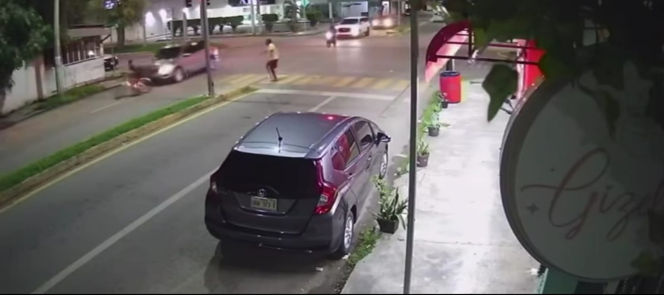 La mujer caminaba sobre la avenida Efraín Aguilar antes de ser embestida