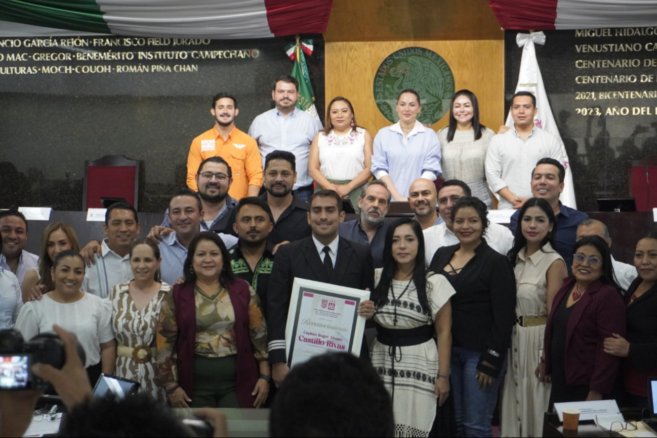 Piloto carmelita recibe homenaje del Congreso de Campeche por salvar más de 200 vidas Piloto carmelita recibe homenaje del Congreso de Campeche por salvar más de 200 vidas