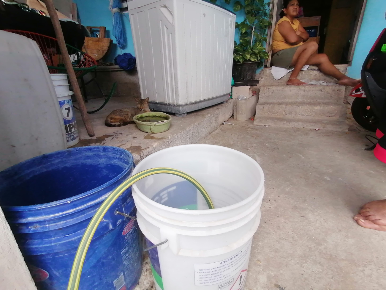 “Debemos de pagar por pipas": Vecinos de la Región 227 de Cancún cumplen más de 10 días sin agua potable