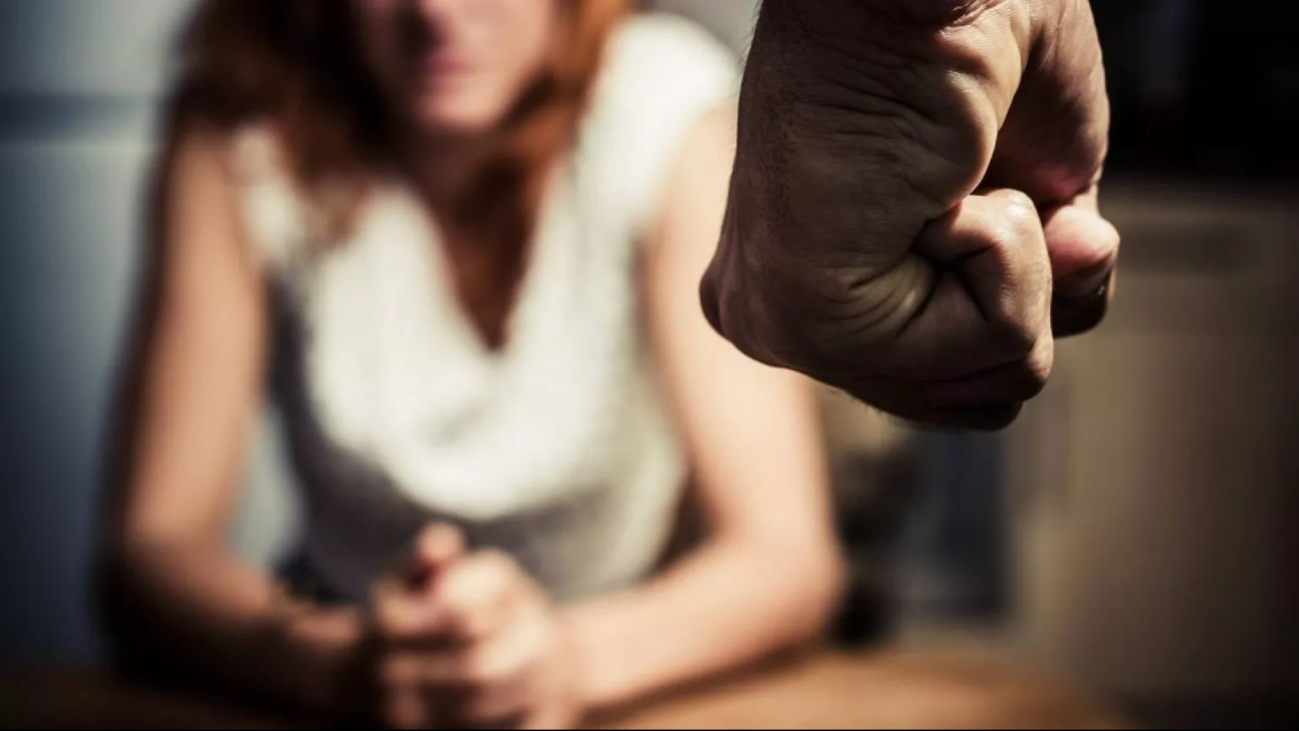 Violencia familiar en Cancún: Vecinos ayudaron a mujer tras ser agredida por su esposo e hijo en la Región 216