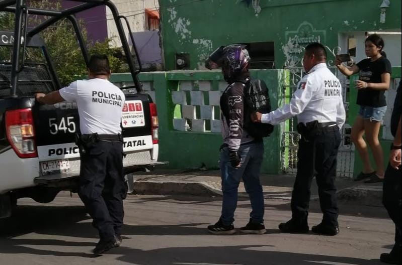 El hombre, colombiano, fue acusado de agredir a una mujer; los vecinos auxiliaron a la víctima El hombre, colombiano, fue acusado de agredir a una mujer; los vecinos auxiliaron a la víctima