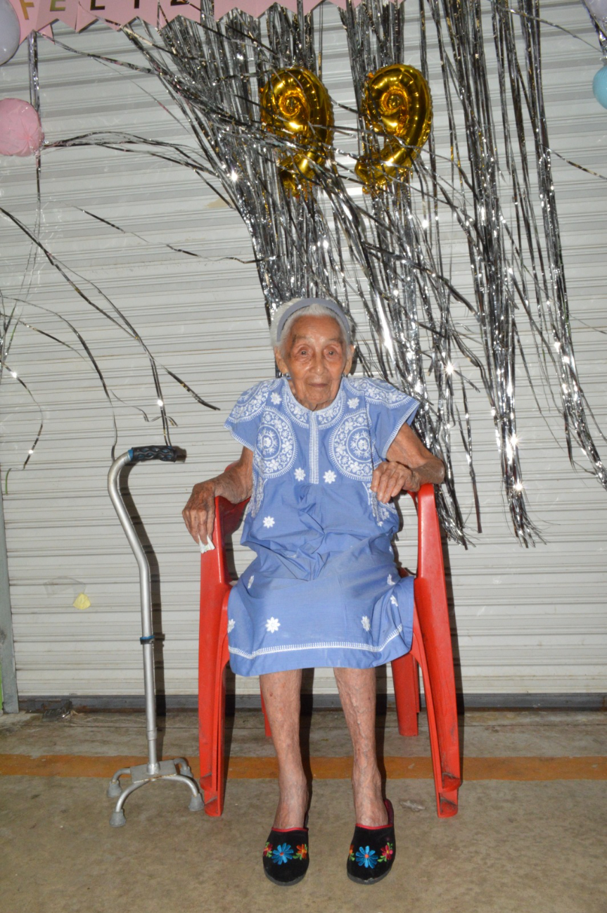 Inició su vida comercial en 1947 en el antiguo mercado Antón de Alaminos y ha sido testigo de tres generaciones de centros de abasto en Carmen. Inició su vida comercial en 1947 en el antiguo mercado Antón de Alaminos y ha sido testigo de tres generaciones de centros de abasto en Carmen.