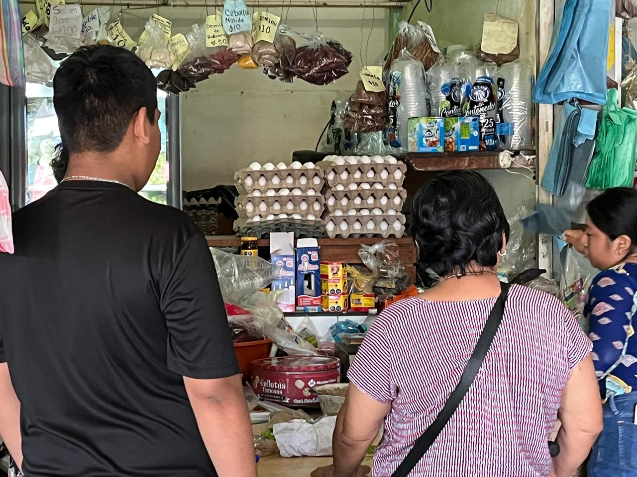 Locatarios informan que el alza viene desde los proveedores, quienes subieron precios desde el martes. Locatarios informan que el alza viene desde los proveedores, quienes subieron precios desde el martes.