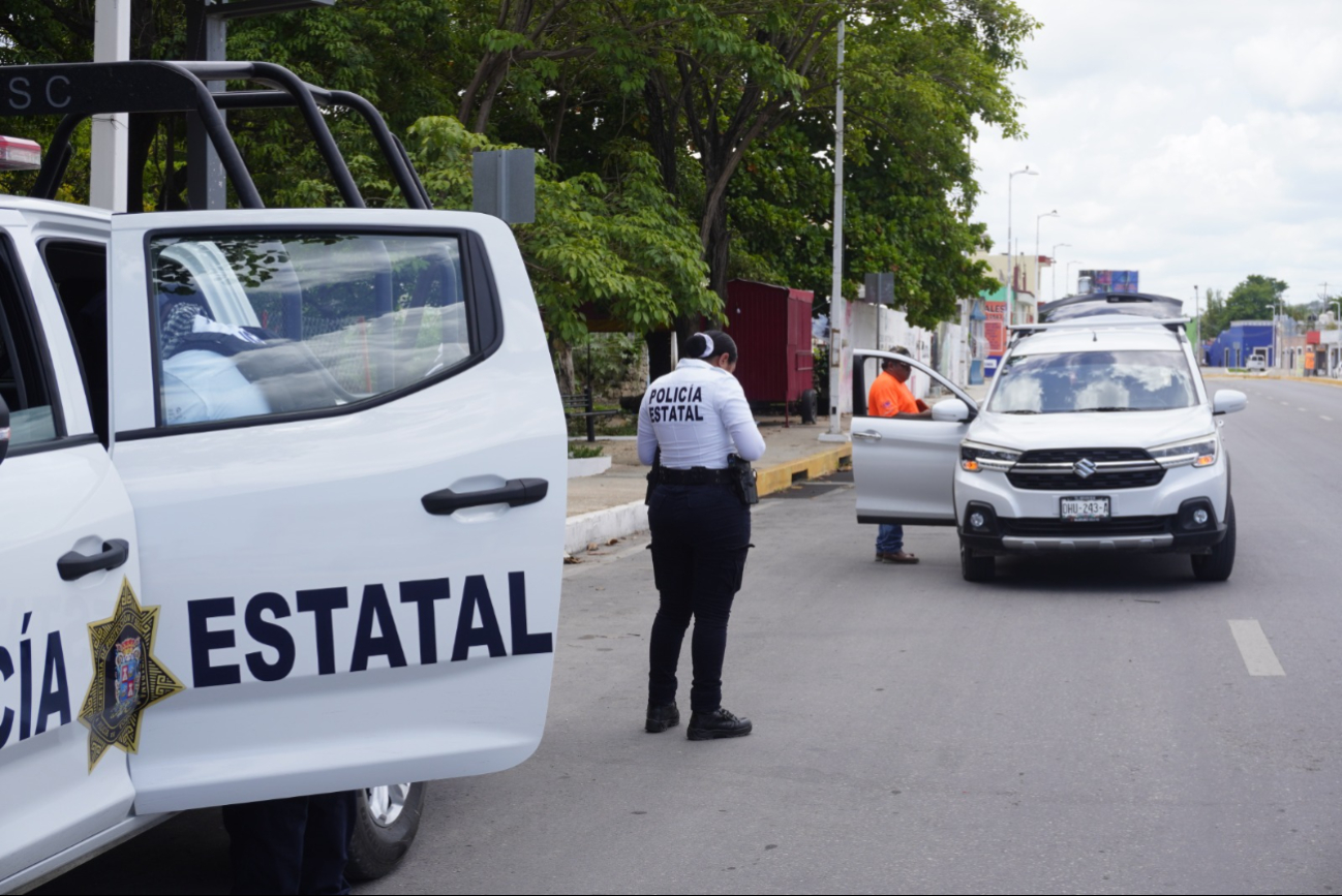 Solo un automóvil y dos motocicletas fueron retenidos por falta de documentos. Solo un automóvil y dos motocicletas fueron retenidos por falta de documentos.