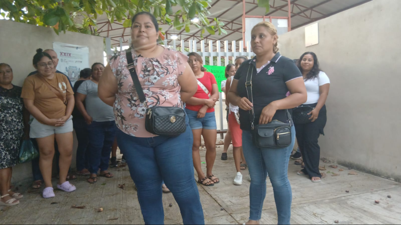El plantel llevaba cinco días tomado por la comunidad escolar. El plantel llevaba cinco días tomado por la comunidad escolar.