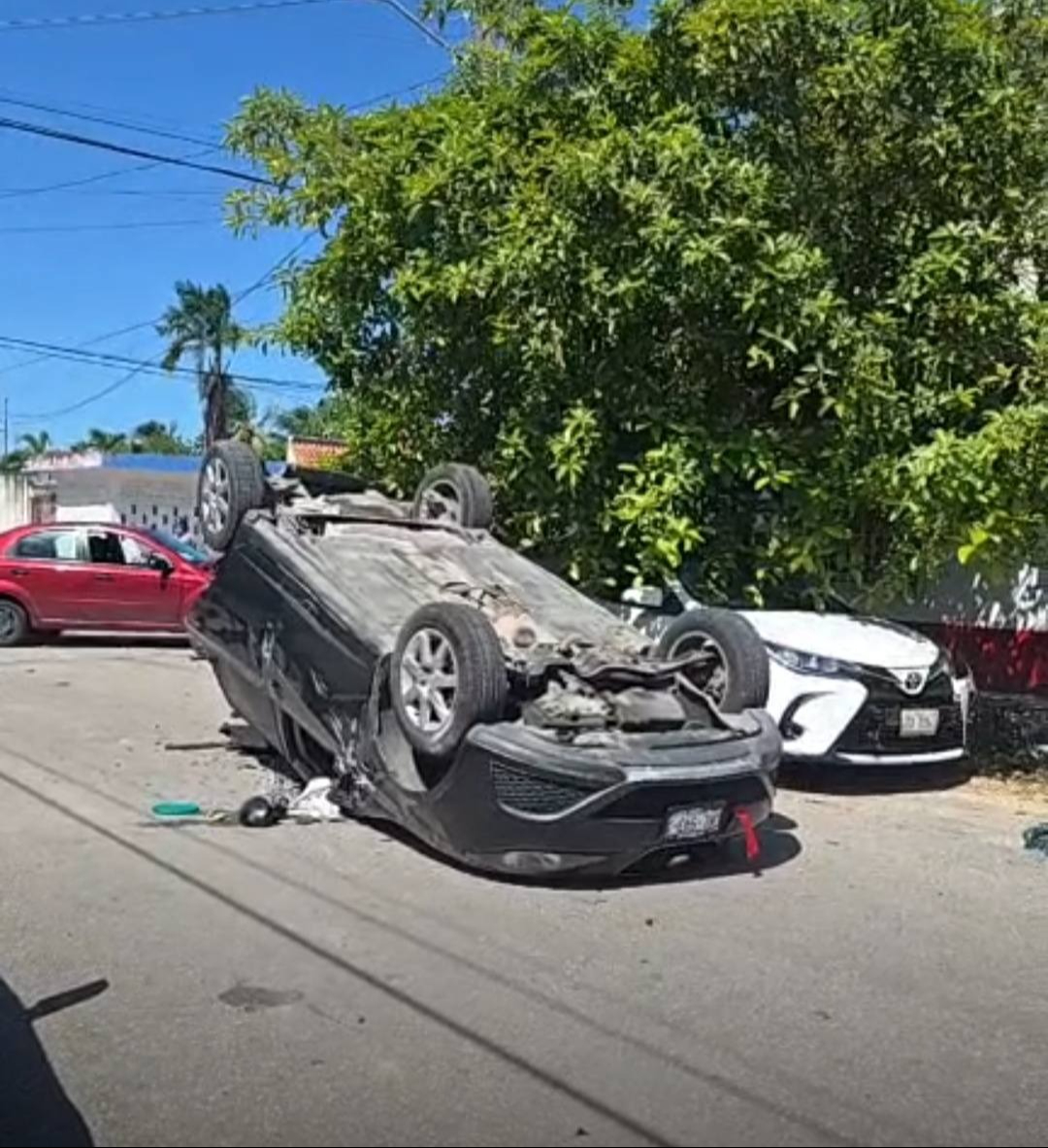 Fuerte accidente automovilístico en colonia Adolfo López Mateos Fuerte accidente automovilístico en colonia Adolfo López Mateos